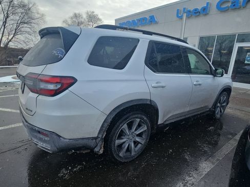 Used 2024 Honda Pilot Elite image 3