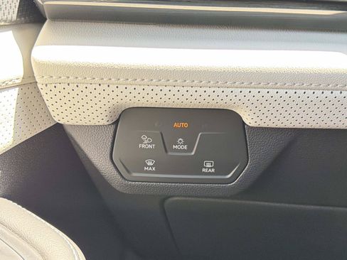 Certified 2025 Volkswagen Atlas Cross Sport SEL Premium R-Line AWD/4WD image 29