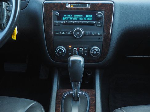 Used 2013 Chevrolet Impala LTZ FWD image 16