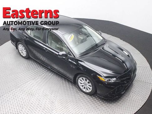 Used 2019 Toyota Camry LE w/ Convenience Package FWD image 3