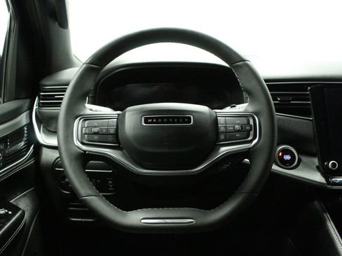 Used 2024 Jeep Wagoneer Series II RWD image 25