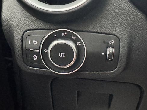 Used 2023 Alfa Romeo Stelvio Veloce AWD/4WD image 32