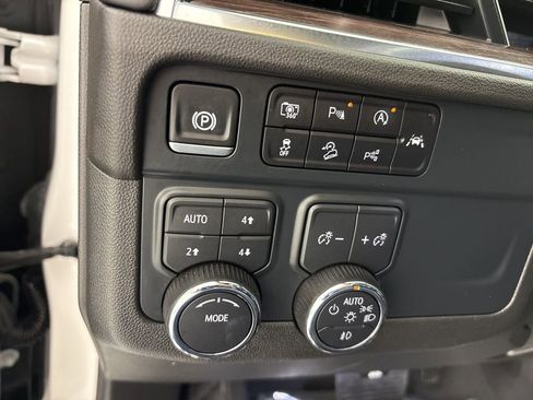 Used 2025 Chevrolet Tahoe Z71 AWD/4WD image 31