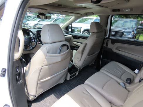 Used 2023 Honda Odyssey Touring image 16