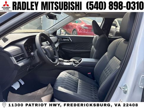 New 2026 Mitsubishi Outlander SEL image 3