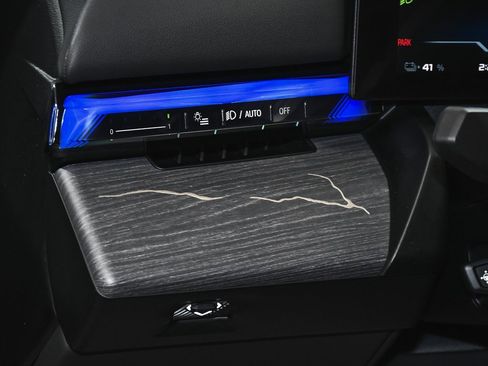 Used 2025 BMW i5 M60 w/ Executive Package image 25