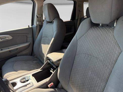 Used 2011 Chevrolet Traverse LS FWD image 16