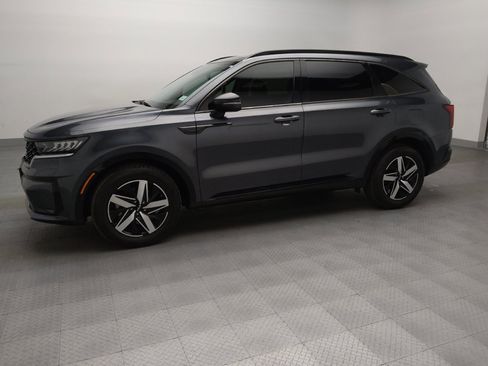 Used 2022 Kia Sorento S w/ Panoramic Sunroof Package image 2