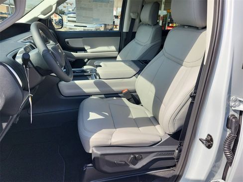 New 2025 Ford Expedition Active image 13