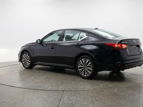 Used 2025 Nissan Altima 2.5 SV image 6