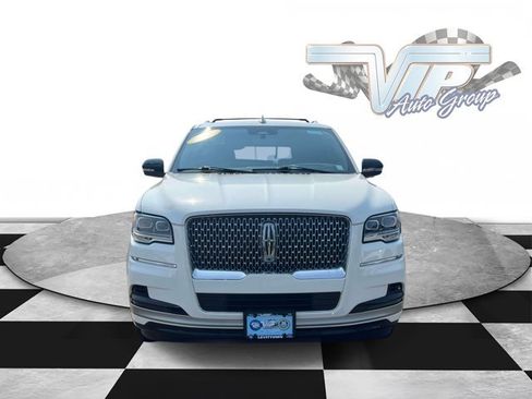 Used 2023 Lincoln Navigator Reserve AWD/4WD image 2