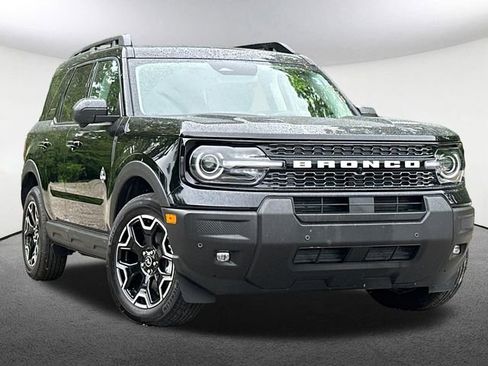 Used 2025 Ford Bronco Sport Outer Banks w/ Outer Banks Tech Package+ AWD/4WD image 2