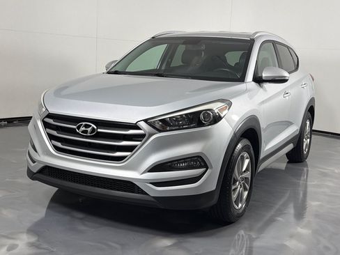 Used 2017 Hyundai Tucson SE Plus AWD/4WD image 9