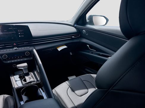 New 2026 Hyundai Elantra Limited FWD image 16