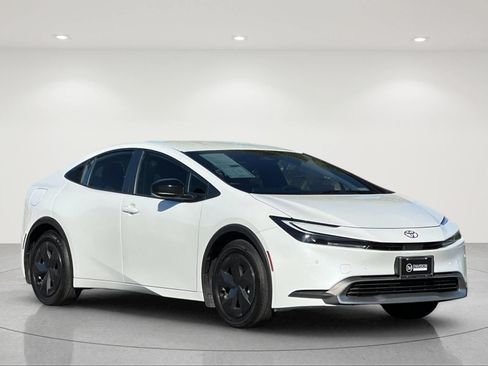 Used 2025 Toyota Prius Plug-In Hybrid FWD image 7