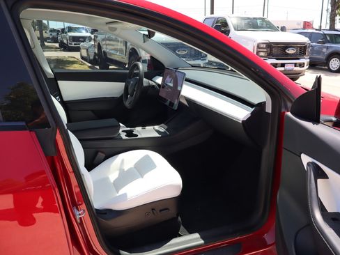 Used 2021 Tesla Model Y Long Range AWD/4WD image 26