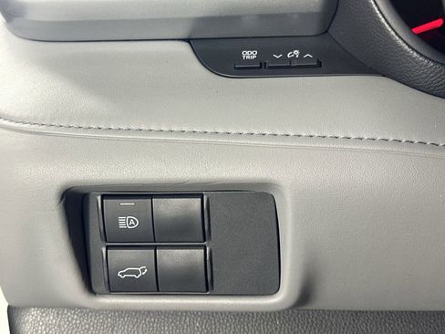 Used 2020 Toyota Highlander LE FWD image 22