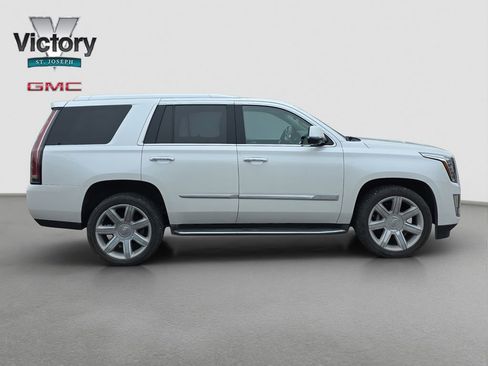 Used 2016 Cadillac Escalade Luxury image 18
