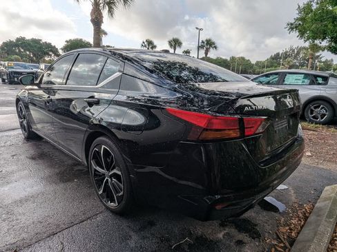 Used 2024 Nissan Altima 2.5 SR w/ SR Premium Package image 11