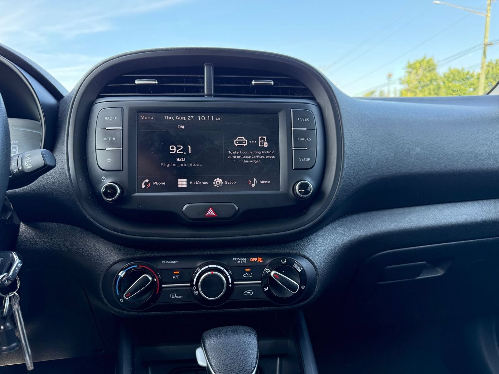 Used 2025 Kia Soul LX w/ LX Technology Package FWD image 16