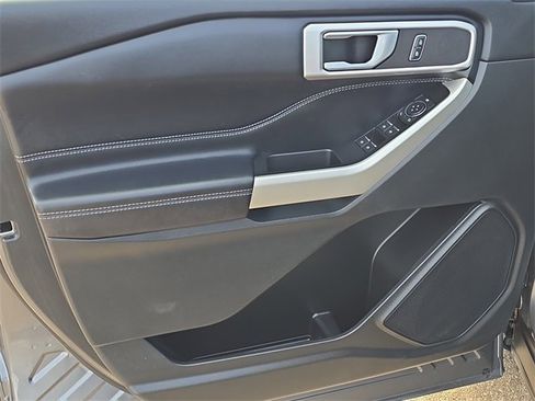 Used 2021 Ford Explorer XLT w/ Equipment Group 202A image 19