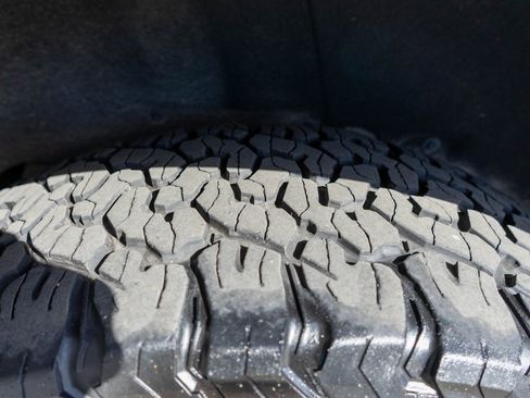 Used 2022 GMC Yukon XL AT4 w/ AT4 Premium Plus Package image 40