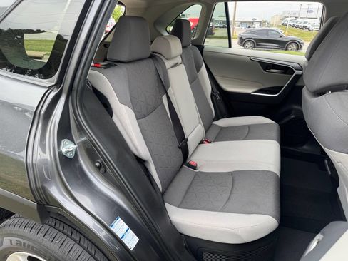 Used 2021 Toyota RAV4 XLE w/ Convenience Package image 12