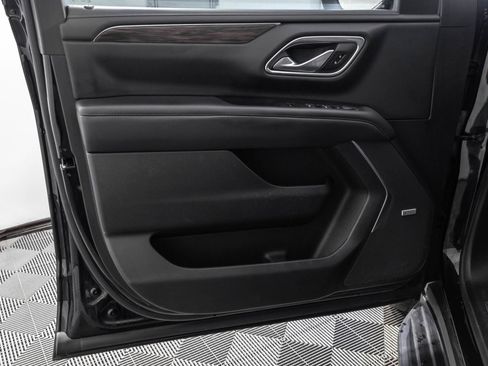Used 2022 Chevrolet Suburban LT AWD/4WD image 37