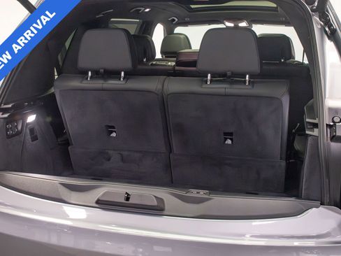 Used 2025 BMW X7 M60i w/ Executive Package image 40