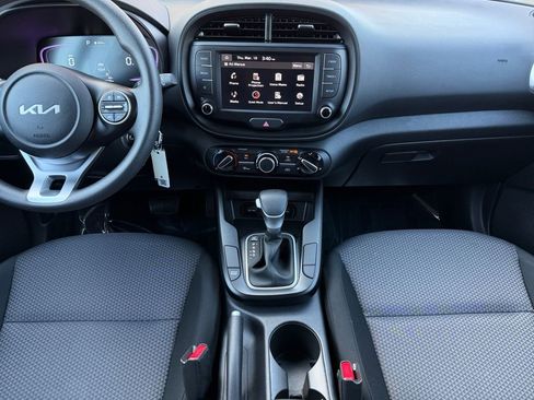 Used 2025 Kia Soul LX w/ LX Technology Package FWD image 25