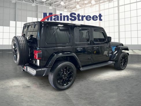 Used 2023 Jeep Wrangler Unlimited Sahara w/ Cold Weather Group AWD/4WD image 5