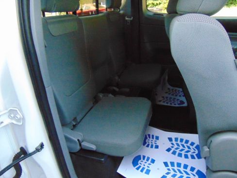 Used 2012 Toyota Tacoma 4x4 Access Cab V6 w/ Convenience Pkg image 8