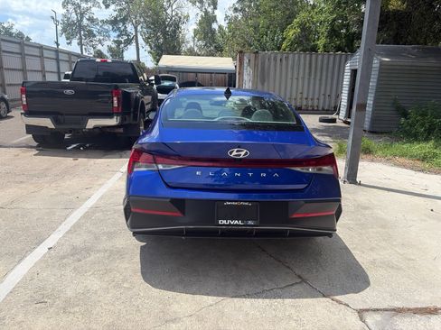 Used 2025 Hyundai Elantra SEL FWD image 5