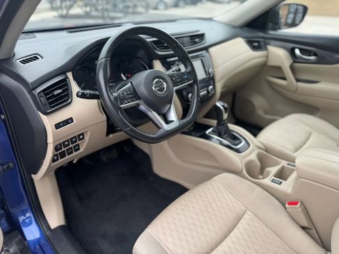 Used 2019 Nissan Rogue SV w/ Sun & Sound Touring Package FWD image 18