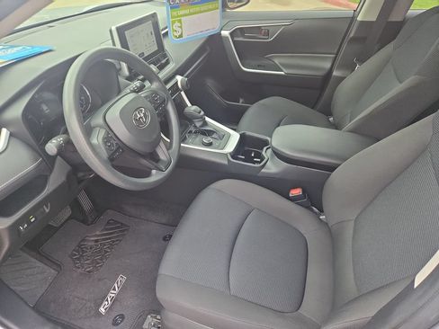 Used 2023 Toyota RAV4 LE AWD/4WD image 16