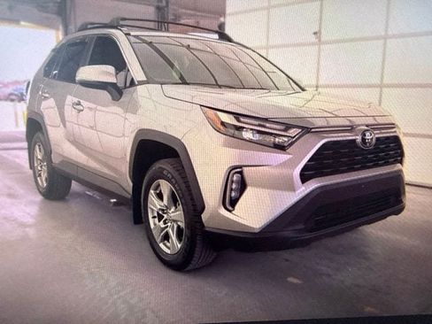 Used 2024 Toyota RAV4 XLE w/ Convenience Package FWD image 1