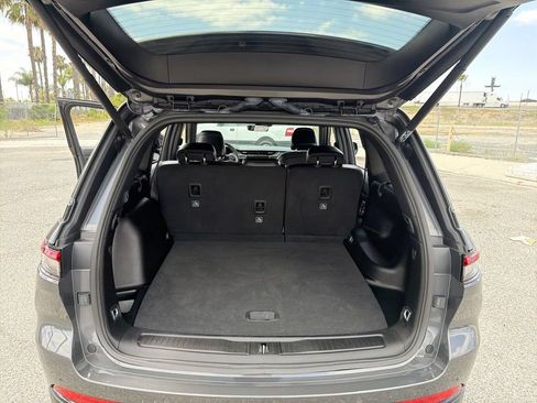 Used 2025 Jeep Grand Cherokee Altitude RWD image 19