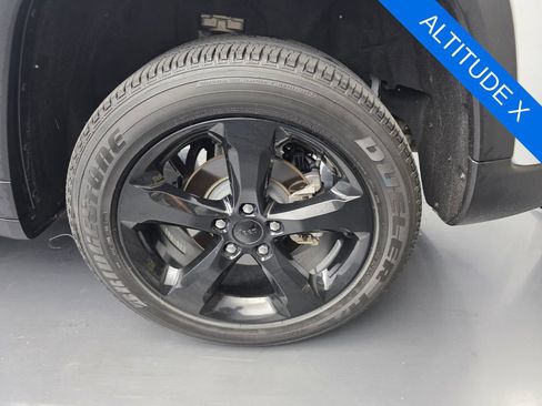 Used 2023 Jeep Grand Cherokee Altitude AWD/4WD image 17