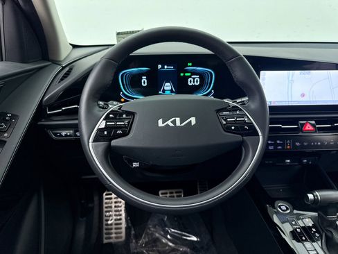 Certified 2024 Kia Niro SX Touring image 4
