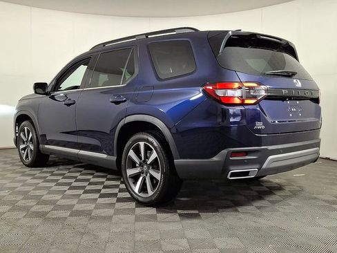 Used 2025 Honda Pilot Touring image 7