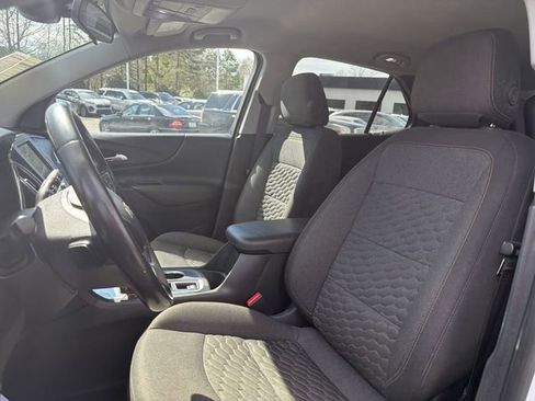 Used 2020 Chevrolet Equinox LT w/ Driver Convenience Package image 11