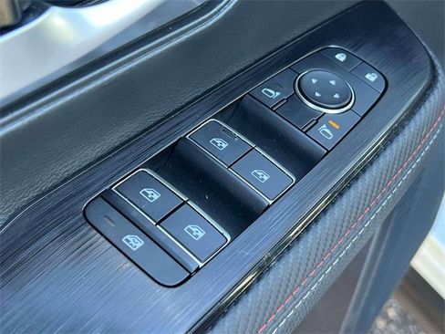 Used 2025 Nissan Kicks SR image 18