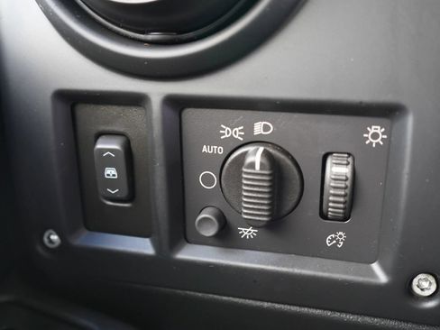 Used 2005 HUMMER H2 SUT w/ Preferred Equipment Group AWD/4WD image 15