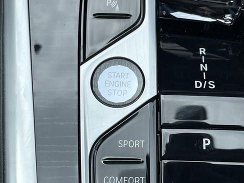 Used 2025 BMW X6 M60i image 11