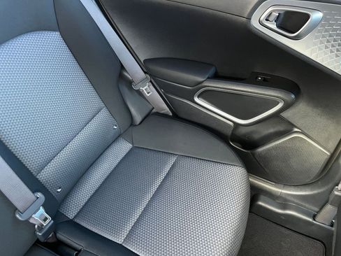 Used 2025 Kia Soul LX w/ LX Technology Package image 35