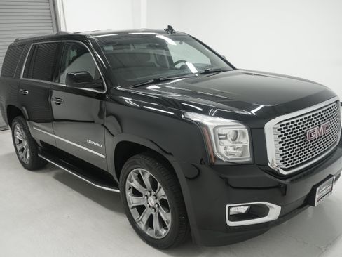 Used 2017 GMC Yukon Denali w/ Open Road Package AWD/4WD image 3