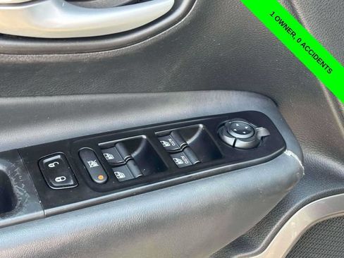 Used 2023 Jeep Renegade Latitude AWD/4WD image 10