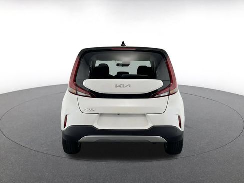 Used 2025 Kia Soul LX w/ LX Technology Package FWD image 8