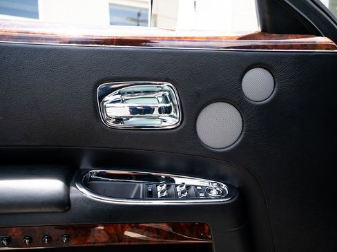 Used 2010 Rolls-Royce Ghost RWD image 26