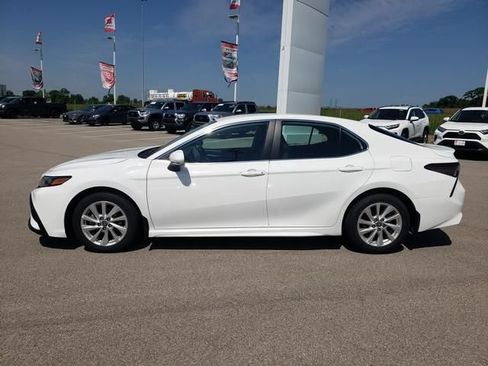 Used 2024 Toyota Camry SE FWD image 9